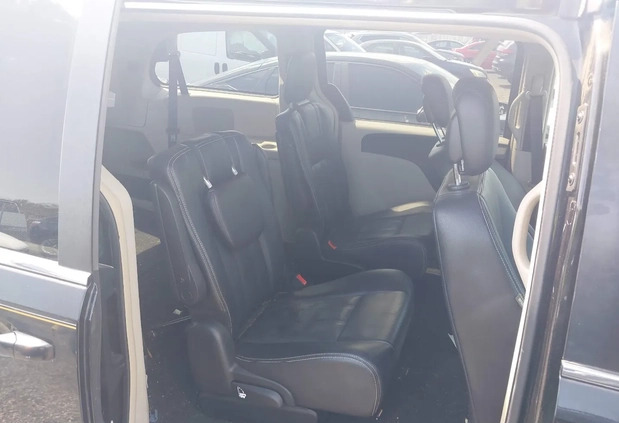 Chrysler Town &amp; Country cena 33000 przebieg: 145441, rok produkcji 2014 z Rzgów małe 37